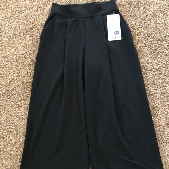 LULULEMON Can You Feel The Pleat Crop - Picture 1 of 3